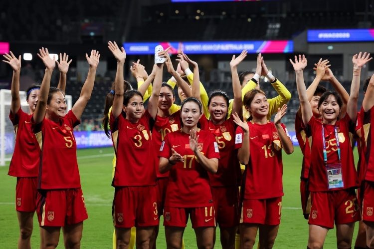 开云APP-VAR的划线为啥这么歪，中国女足的进球真的不越位？